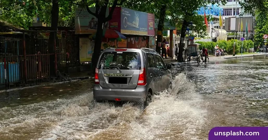 4 Risiko Mobil Menerjang Banjir, Jangan Dipaksakan