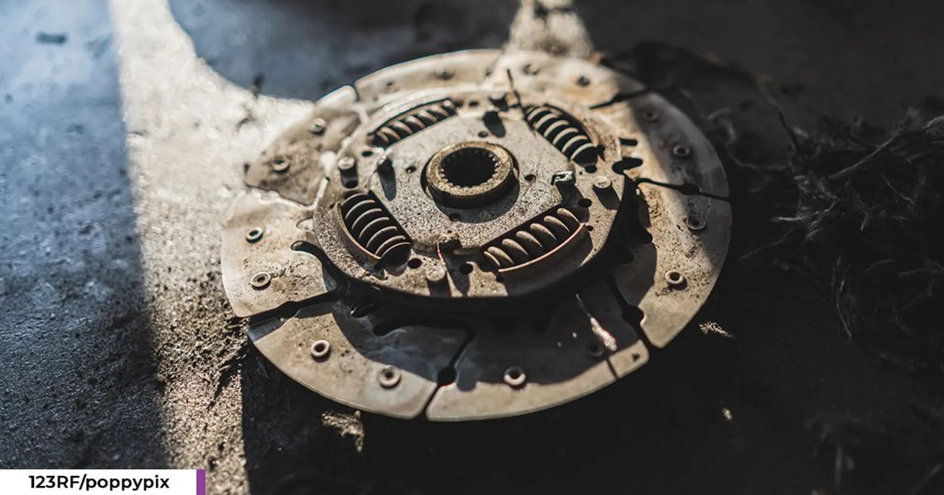 Ciri Kampas Kopling Mobil Manual Aus dan Biaya Gantinya